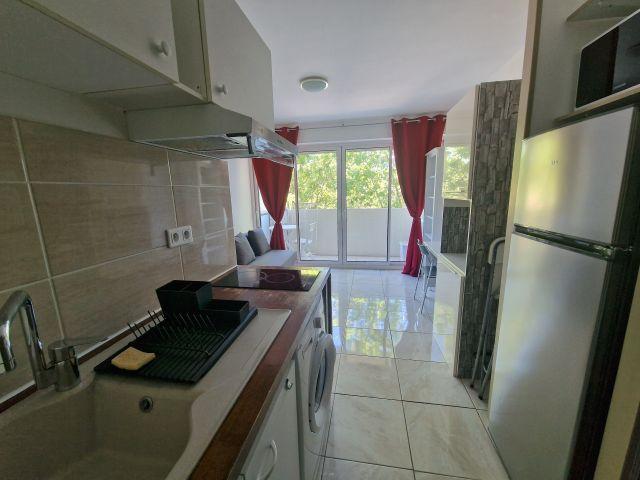 Aix en Provence: Location appartement T1 Studio meublé avec balcon