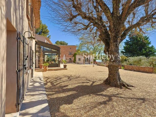 Aix en Provence – LOCATION MEUBLEE Pinchinats | Propriété de caractère en position dominante, parc p