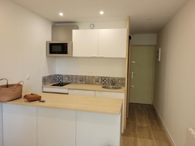 AIX EN PROVENCE LA PARADE STUDIO RENOVE 15,50 m2 MEUBLE LOUE