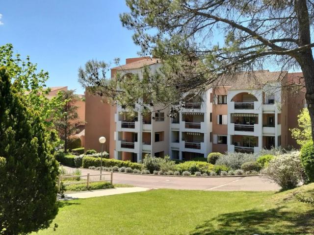 Aix en Provence. La Torse. Dans résidence Sénior, appartement de 34.57 m2 avec ascenseur, terrasse et cave