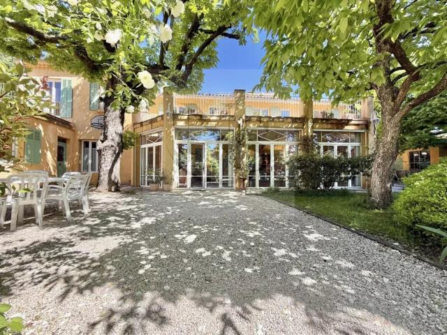 AIX EN PROVENCE / MAISON DE CHARME AVEC GRAND JARDIN AU COEUR DU CENTRE VILLE