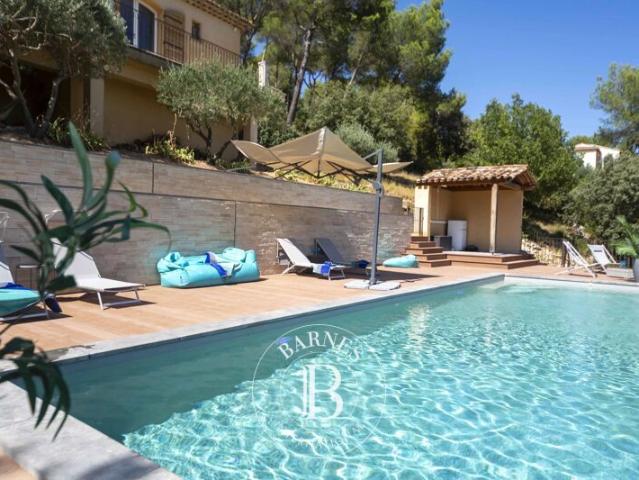 Aix en Provence, Maison 4 Chambres 230 m² en location