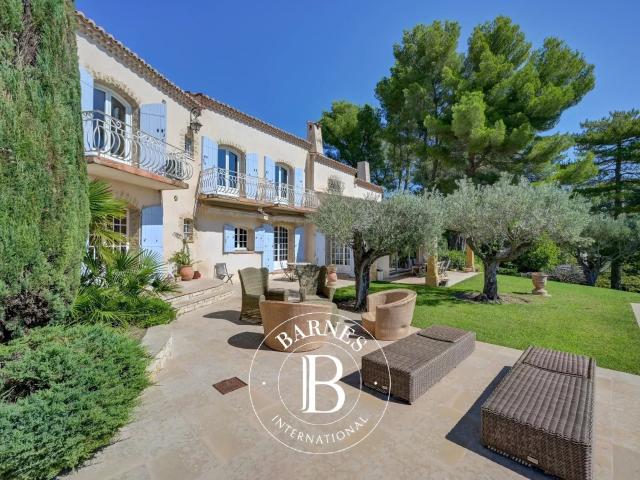 Aix En Provence Mas Provencal – 4 Chambres Piscine – Vue. 308m² Cabriès
