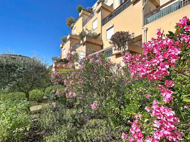 AIX EN PROVENCE Saint Mitre Appartement T3/T4 95 m2 double