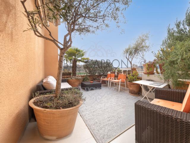 AIX EN PROVENCE PARC JOURDAN APPARTEMENT LOFT AVEC TERRASSES ET GARAGE