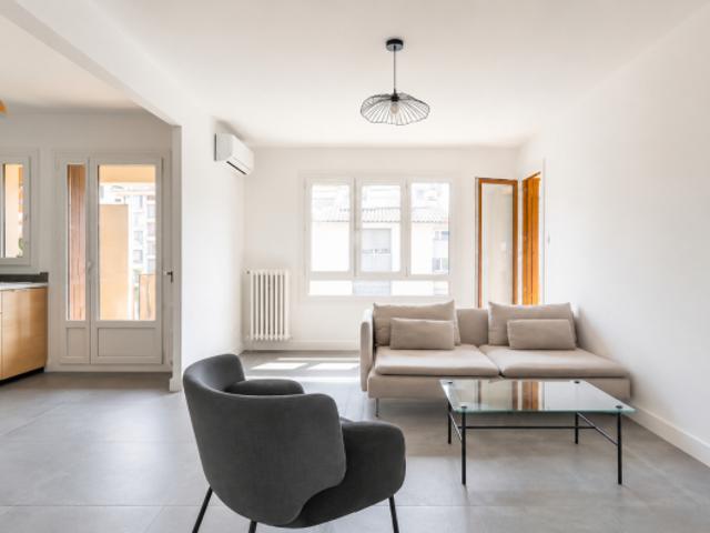 Aix en Provence Proche Rotonde T3 de 66 m² avec ascenseur, balcons et cave