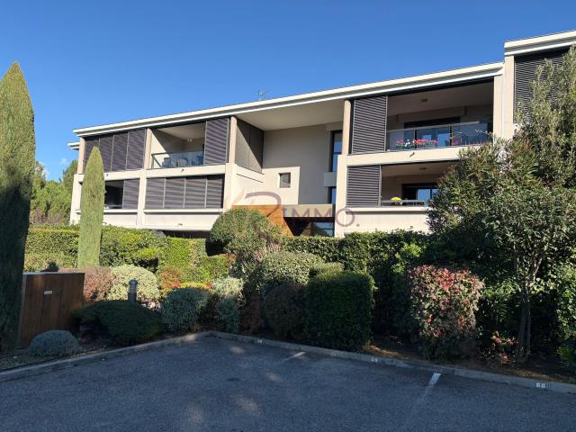 AIX EN PROVENCE T2 MEUBLE DE 33 M2 AVEC UN GARAGE FERME EN SOUS SOL