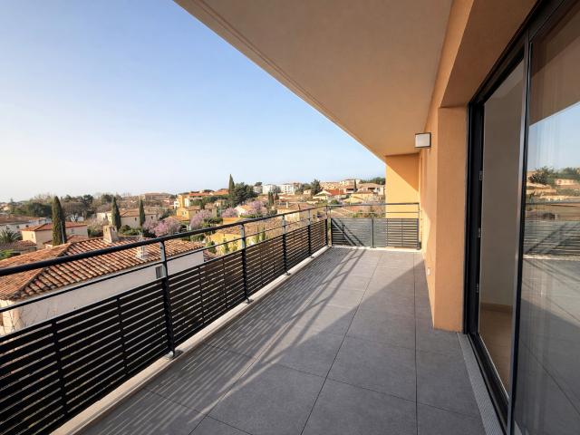 Aix en Provence T3 en dernier étage avec asc, garage et terrasse