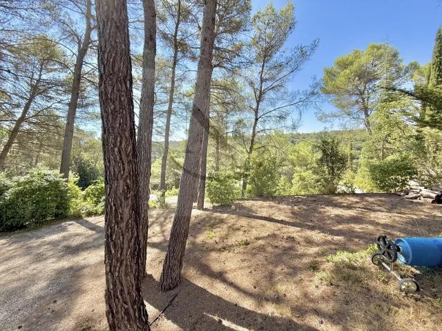 AIX EN PROVENCE / TERRAIN CONSTRUCTIBLE AUX PORTES DU CENTRE VILLE