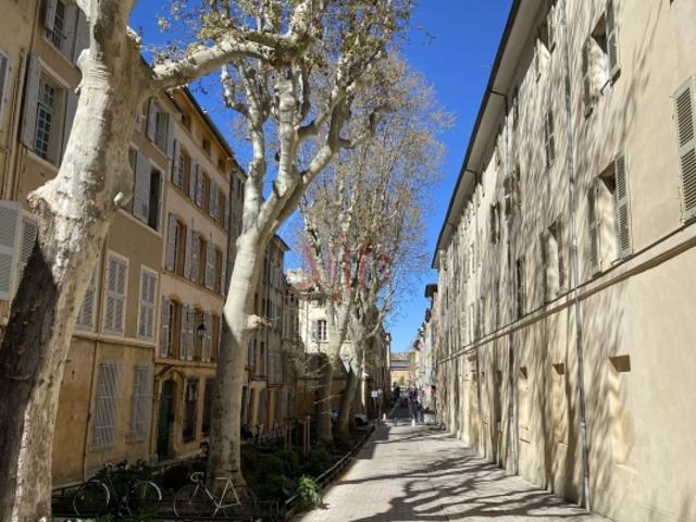 AIX EN PROVENCE TRES BEAU T2 CENTRE HISTORIQUE