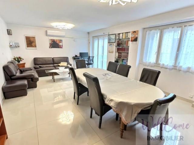 Aix Immeuble avec 2 appartements+ combles aménagés, jardin et an