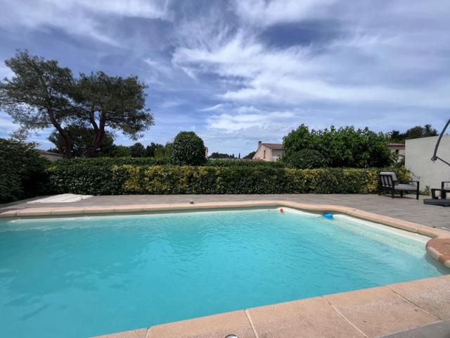 Aix Ouest, Maison familiale de type 4 avec piscine, garage