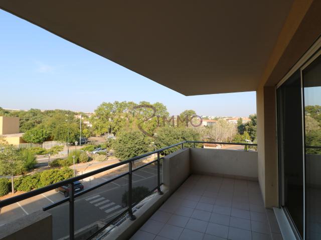 AIX LA DURANNE T4 de 83.50m2 AVEC UNE TERRASSE, UN BALCON ET PLACE DE PARKING SOUS SOL