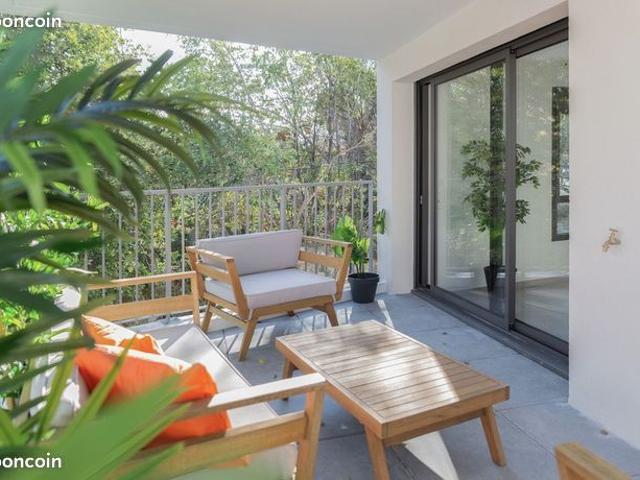 Aix La Duranne Haute T2 neuf de 50 m² avec loggia de 11 m² dans un domaine paysager