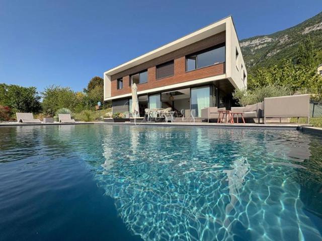 AIX LES BAINS MERY Villa d'architecte de 186 m2 avec piscine à débordement