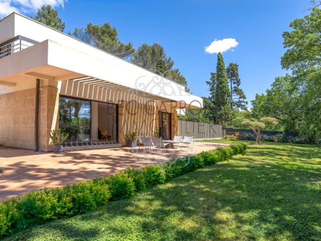 Aix Repentance Maison contemporaine 233 m2, domaine sécuri