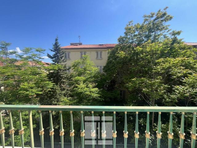 AJACCIO RARE GRAND T3/4 AU COURS DE LA VILLE DANS UNE RESIDENC