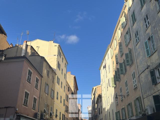 AJACCIO T2/3 ATYPIQUE RUE CARDINAL FESCH