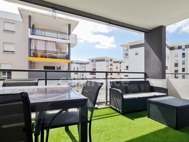 Ajaccio bel appartement T3 avec terrasse au sein d'une résidence récente, proche commerces et bus