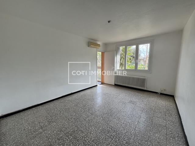 AJACCIO 3 PIECES A RENOVER + CAVE 52m2