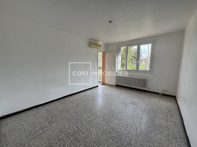 AJACCIO 3 PIECES A RENOVER + CAVE 52m²