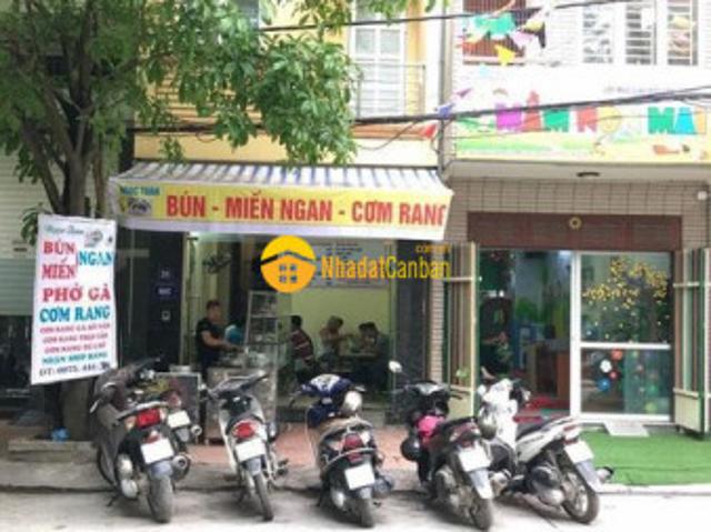 Ao sen người mẫu chân dài đứng giữ phố kinh doanh sầm uất ngày đêm số 1 hà đông