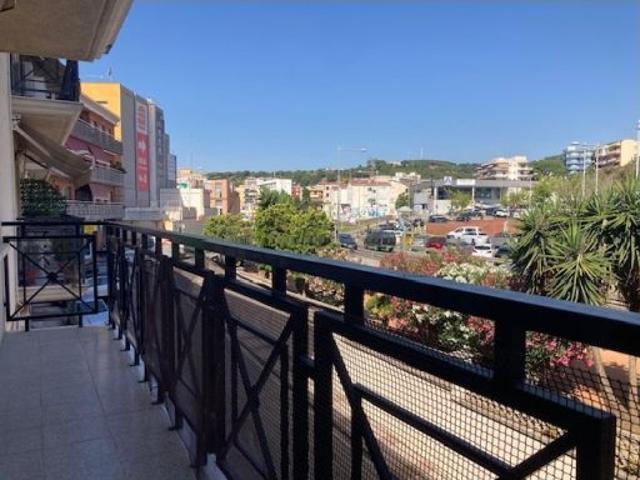 AL CENTRE, AL COSTAT DE LHOSPITAL