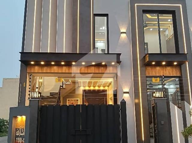 Al Haram Garden 5.5 Marla Corner House For Sale Top Off The Line House Solid Construction All Facilities Available Here