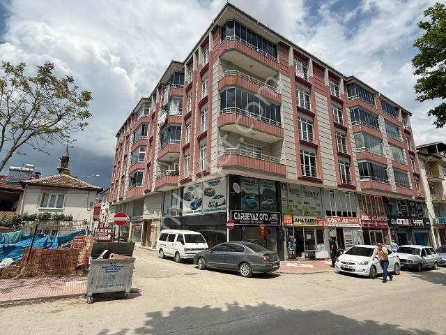 Çalışkan Emlak'tan Zübeydehanım Cad. Satılık Köşe Başı 4+1 Daire