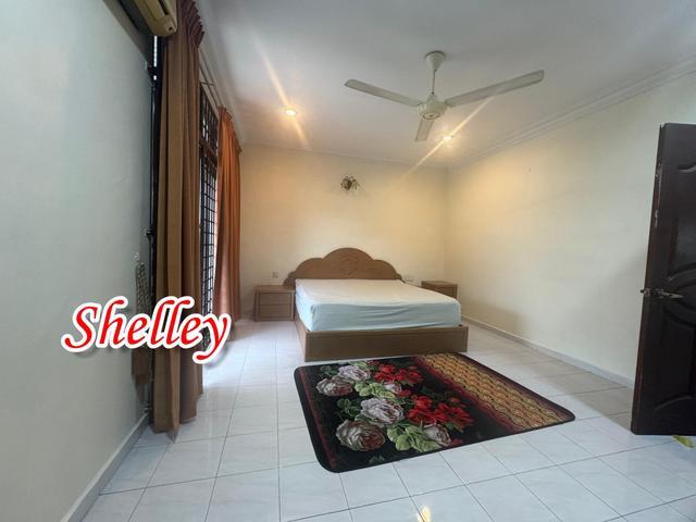 Alma 2storey end lot partly furnish for rent