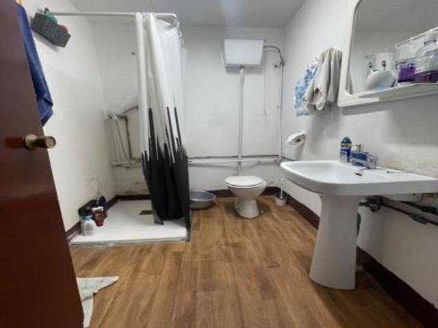 ALMACÉN CON DISTRIBUCIÓN DE VIVIENDA EN CHESTE