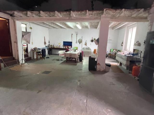 ALMACÉN CON DISTRIBUCIÓN DE VIVIENDA EN CHESTE