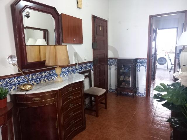 Almada, Laranjeiro, vende se Atelier com terraço. NPROPRIEDADES