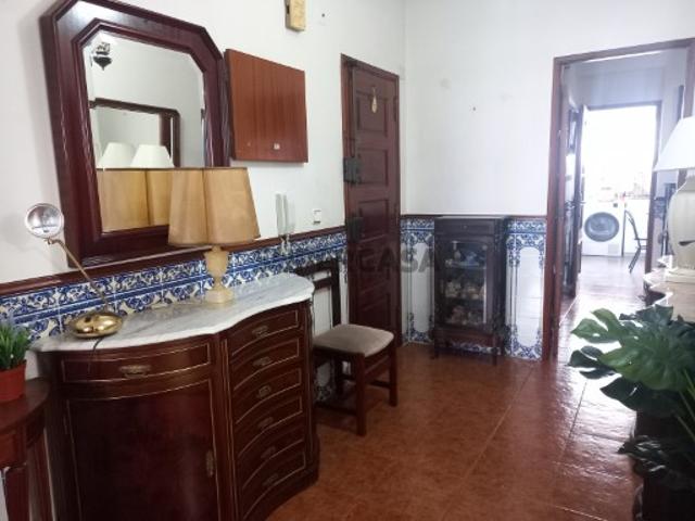 Almada, Laranjeiro, vende se Atelier com terraço. NPROPRIEDADES