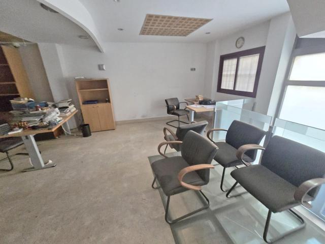 ALMERIA CENTRO: LOCAL COMERCIAL OFICINA EN 2 ALTURAS A POCOS METROS PLAZA CATEDRAL + ASEO