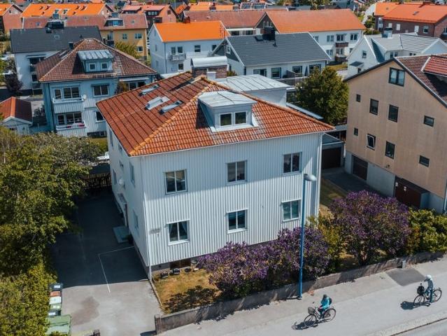 Almers väg 7