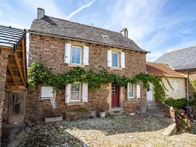 Almont les Junies 12300 Achat / Vente maison 6 pièces t6 au dernier étage cave