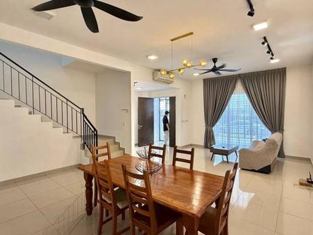 ALMOST FULLY FURNISHED ELITE AREA For RentSejati LakesideCyberjaya