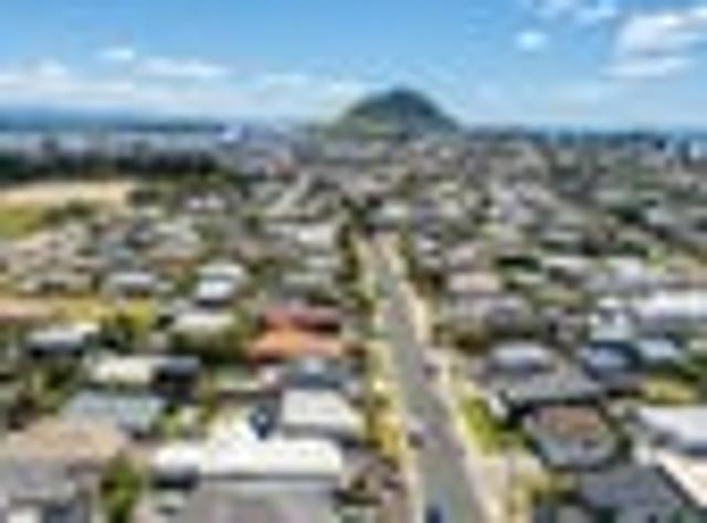 Perfect Mount Maunganui Lock n Leave.