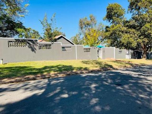 alone standing 3 bedrooms family hom.