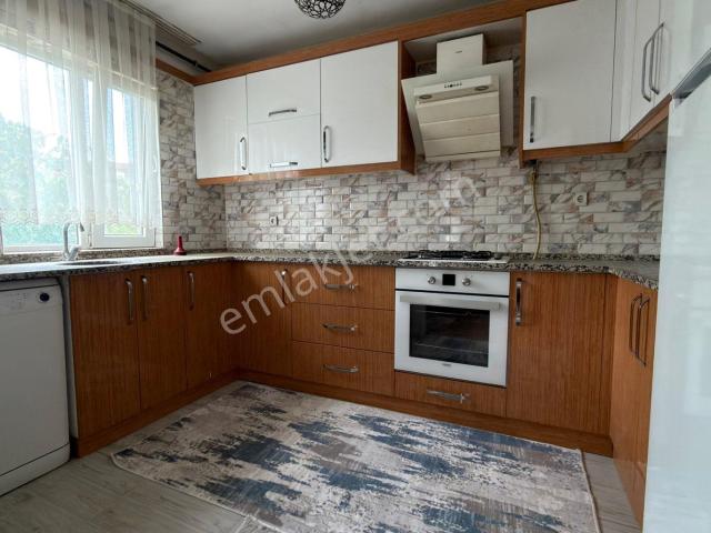 Alaybey’de Full Eşyalı 2+1 Cadde Üzerinde Kiralık Daire