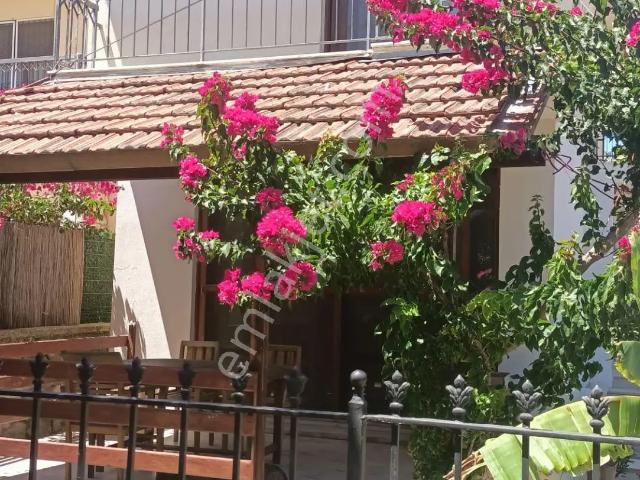 Alaçatı Çamlıkyol Paralelinde Yıllık Kiralık Villa
