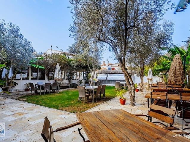 Alaçatı Çarşı Satılık Otel +Konut+Dükkan