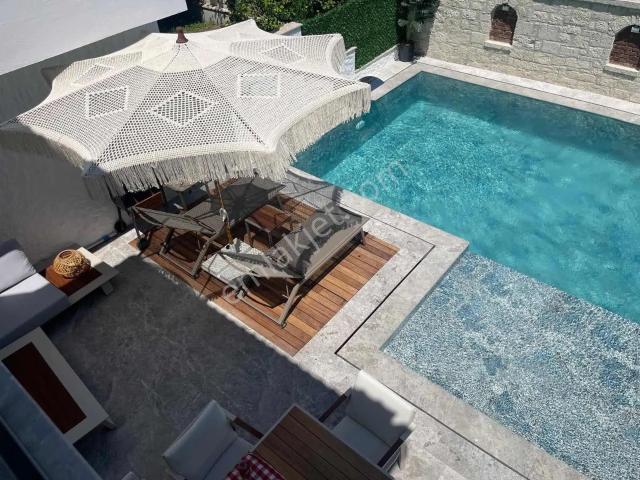Alaçatıda Müstakil Havuzlu Kiralık Villa