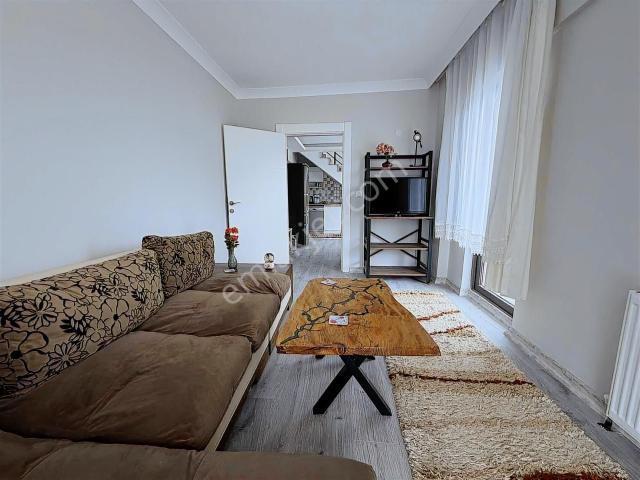 Alaçatı'dan/2.katta/full Eşyalı/geniş Balkonlu/oturuma Hazır 2+1