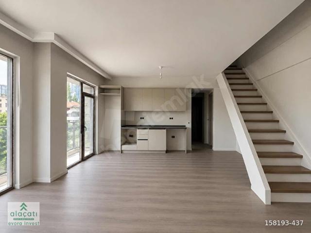 alaçatıdan CADDE ÜZERİ, 110 M2, GİYİNME ODALI 3+1 LÜKS DUBLEKS