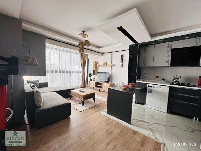 Alaçatıdan full+full sıfır eşyalı arakatta bulvara yakın 1+1