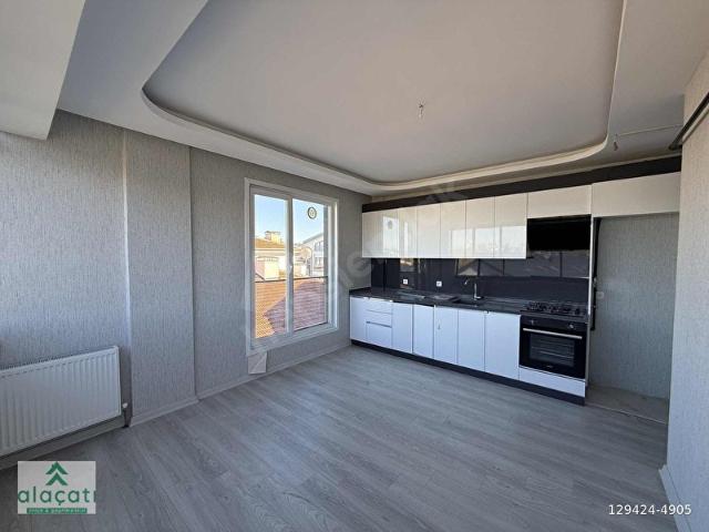 alaçatı'dan İNCEK BULVAR'DA ÖN CEPHE FİBERLİ 3+1 KİRALIK DAİRE