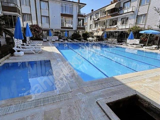 Alaçatı Dan Karasu Azizye Mah 80 M2 Denize Sıfır 1.kat 6/10 Yaş