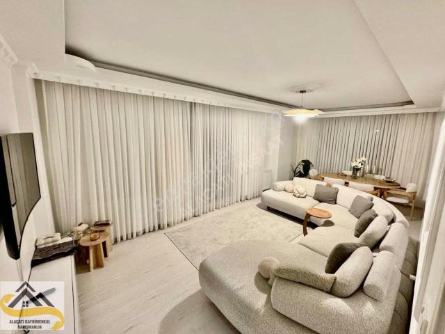 Alaçatı Dan Proje'de 8.kat 120 M2 3+1 Lüks Daire Şehir Manzaralı